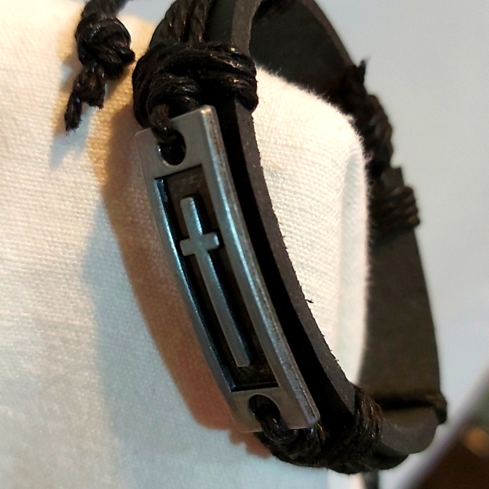 NWOT; Cross Unisex bracelet black leather adjustable